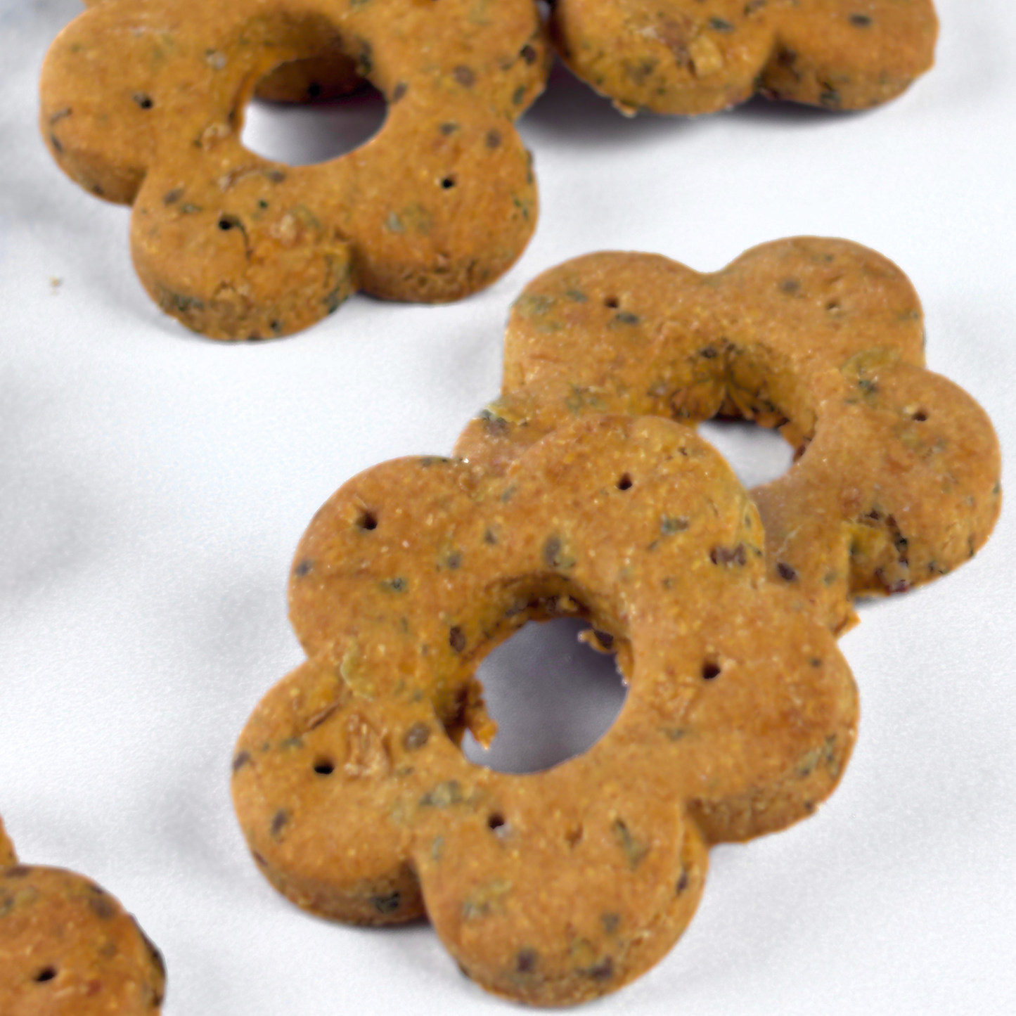 mint apple kale superfood hand cut daisy shaped grain free gluten free small batch artisan fresh breath dog treat daisy bites